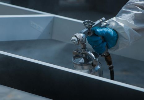 Zabezpieczenie antykorozyjne metalu - malowanie proszkowe jako najlepsza metoda